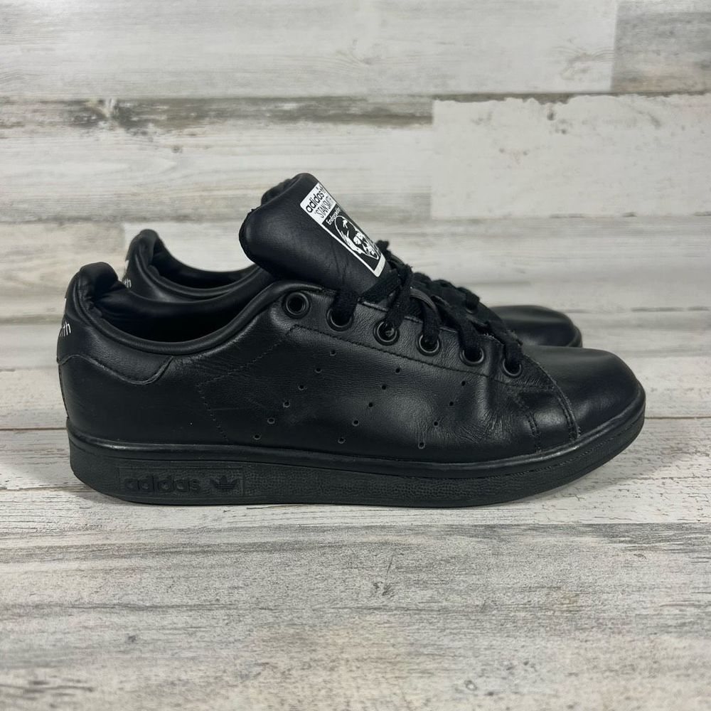 Adidas Originals Women's Stan‎ Smith Lace Up Low Top Sneakers Black 4 US